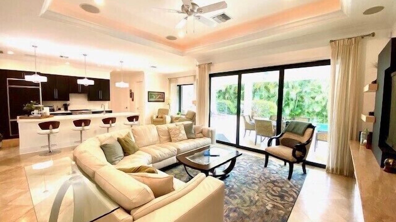 Photo of Livingroom in Royal Harbor