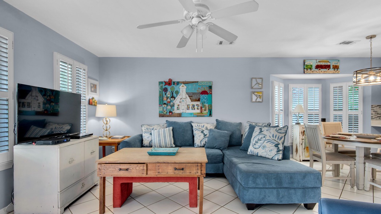 Photo of Livingroom in Clipper Cove