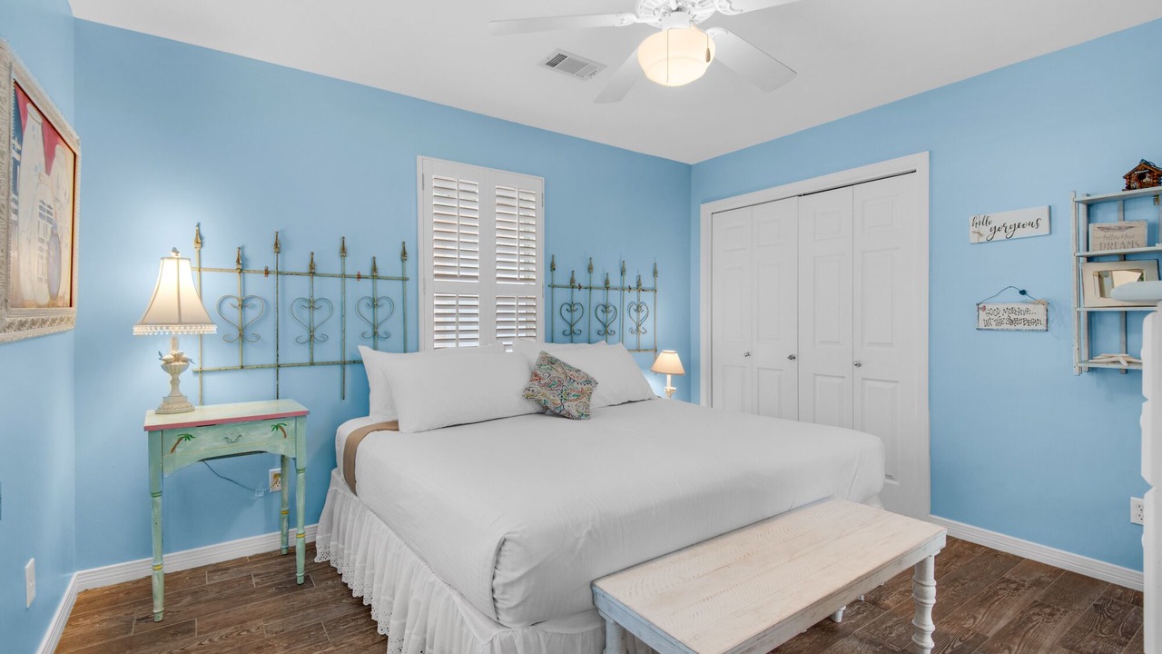 Photo of Bedroom in Clipper Cove