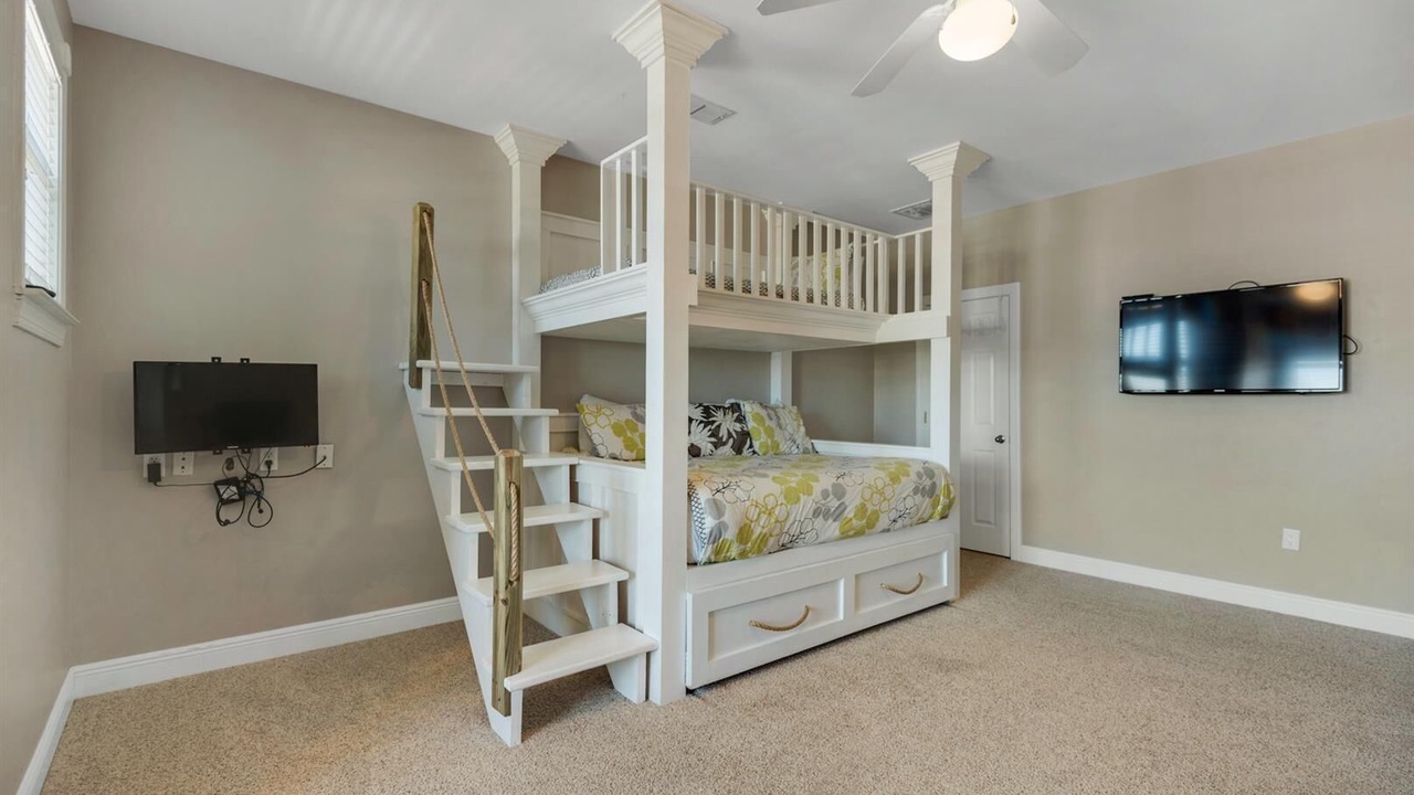 Photo of Bedroom in Clipper Cove