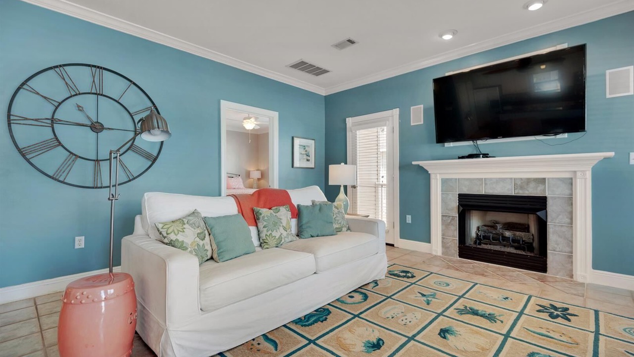 Photo of Livingroom in Clipper Cove