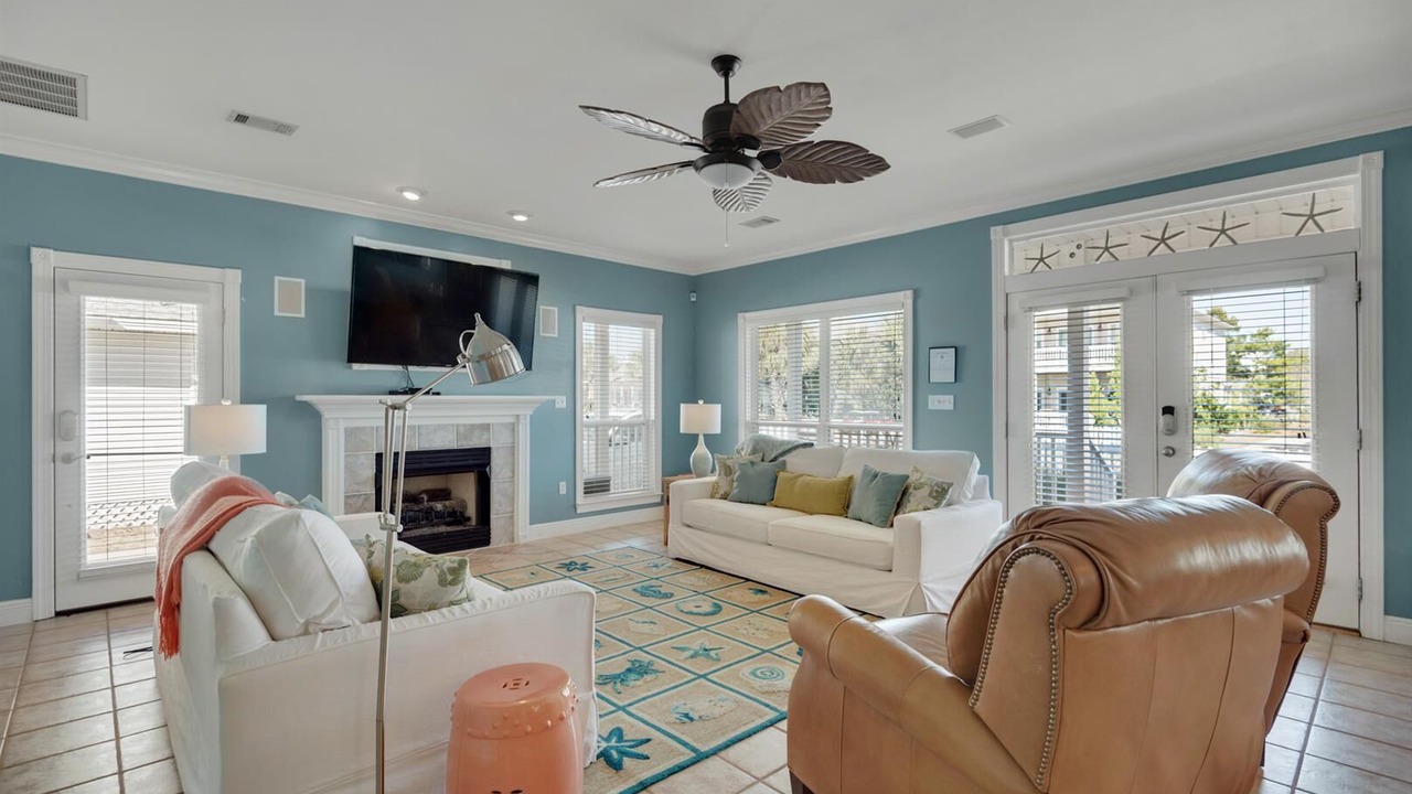 Photo of Livingroom in Clipper Cove