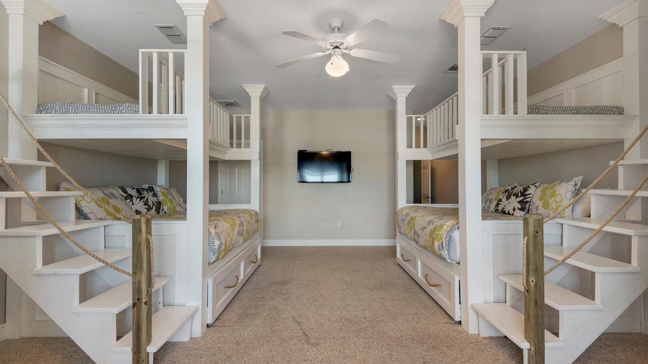 Photo of Bedroom in Clipper Cove