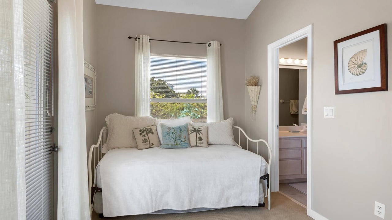 Photo of Bedroom in Crystal Shores