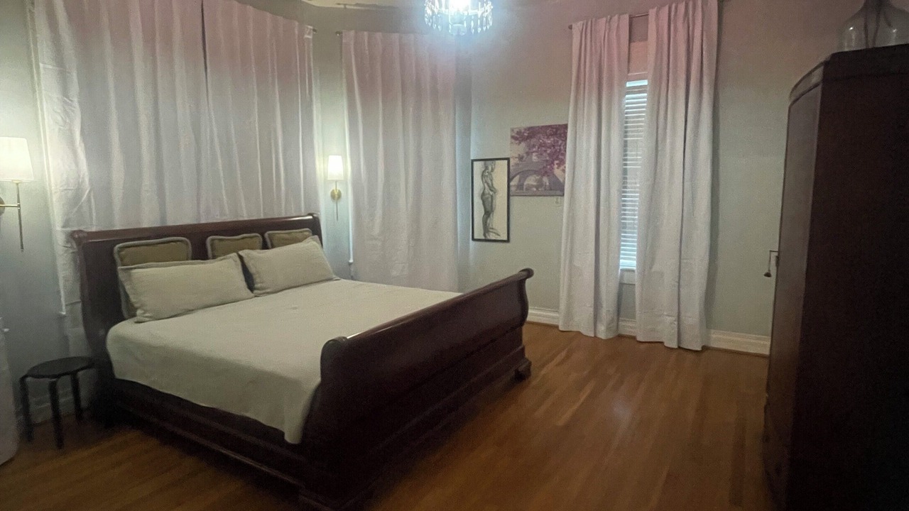 Photo of Bedroom in Orange