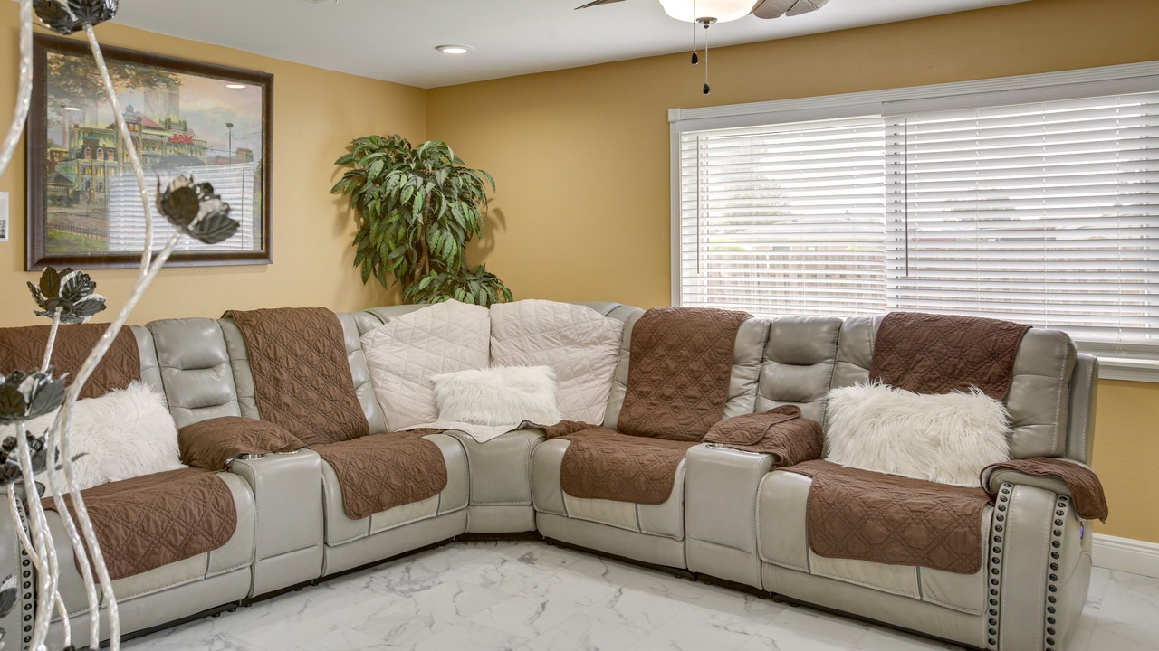 Photo of Livingroom in Kenner - Louis Armstrong International Airport
