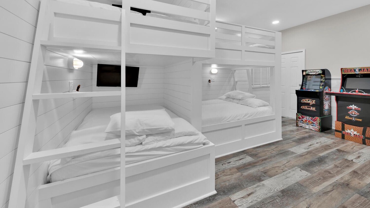 Photo of Bedroom in Delos