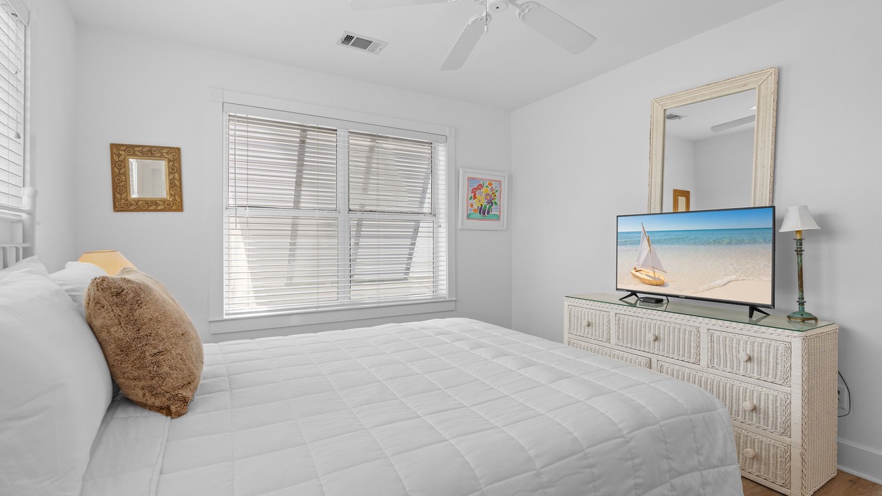 Photo of Bedroom in Crystal Shores