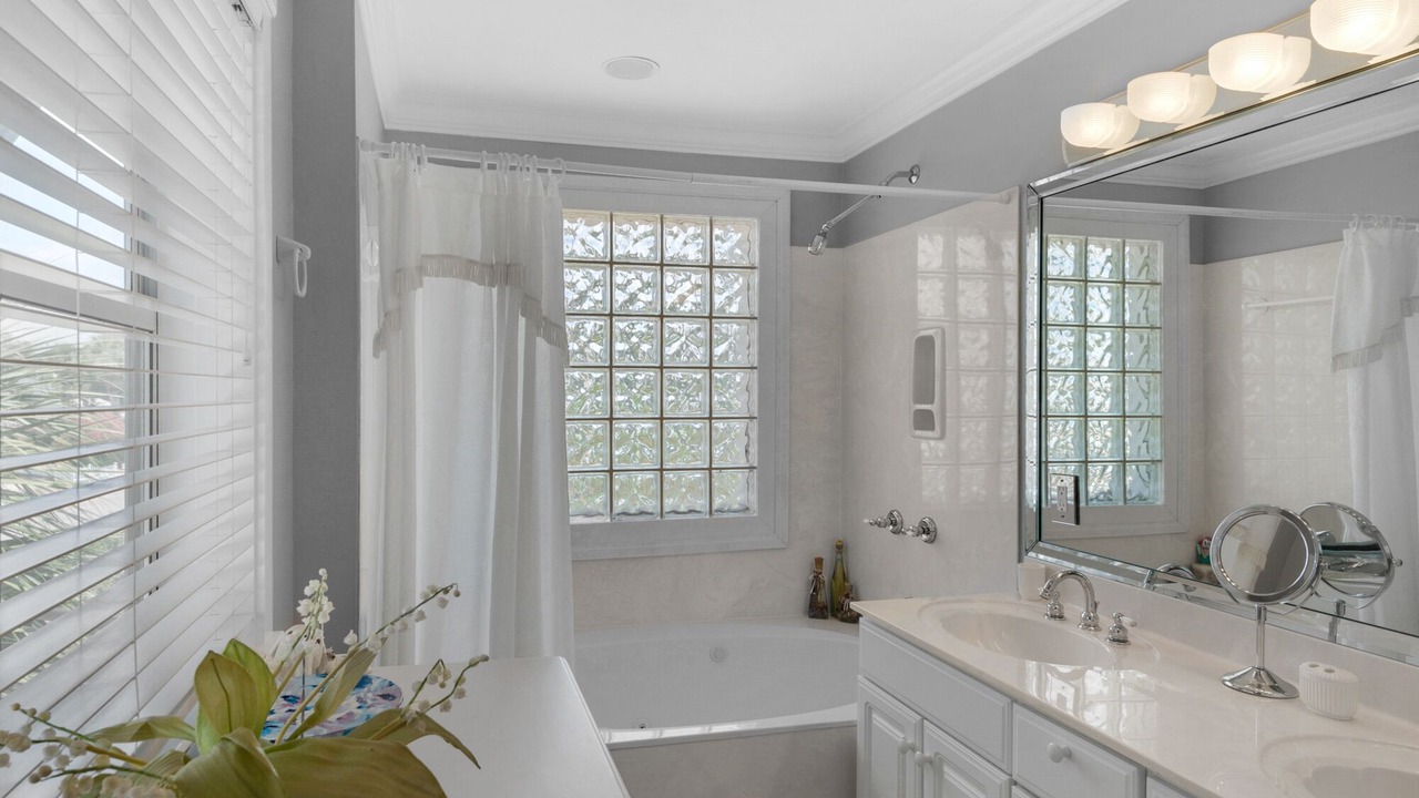 Photo of Bathroom in Crystal Shores