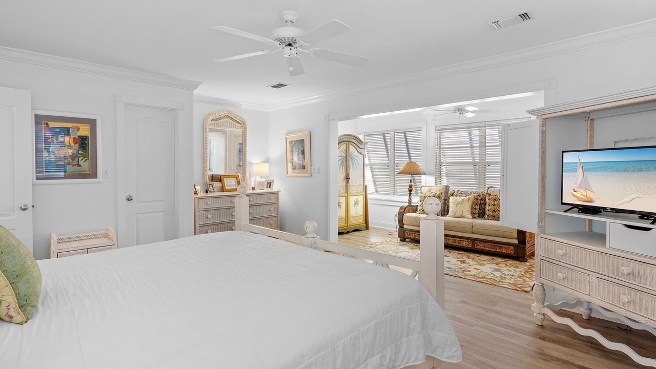 Photo of Bedroom in Crystal Shores