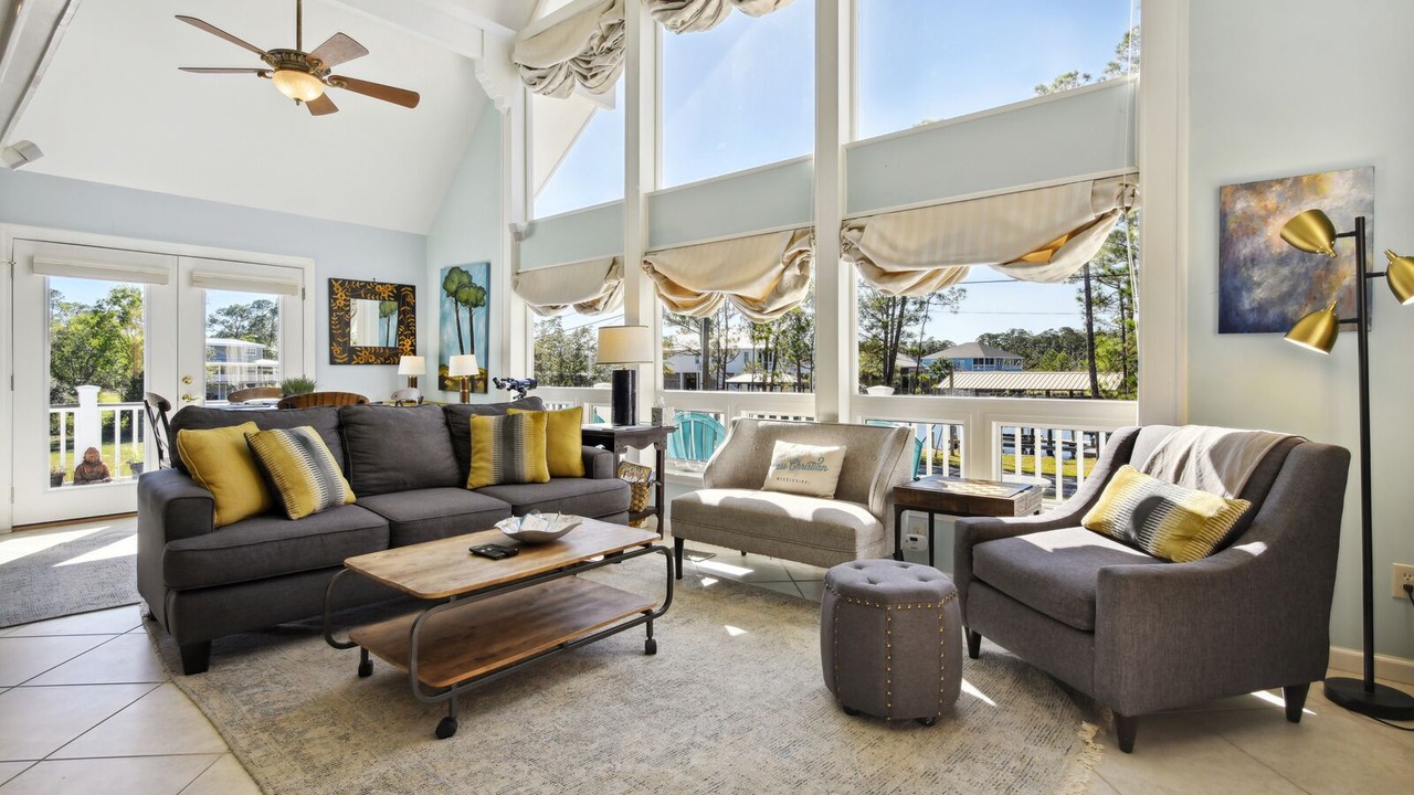 Photo of Livingroom in Henderson Point