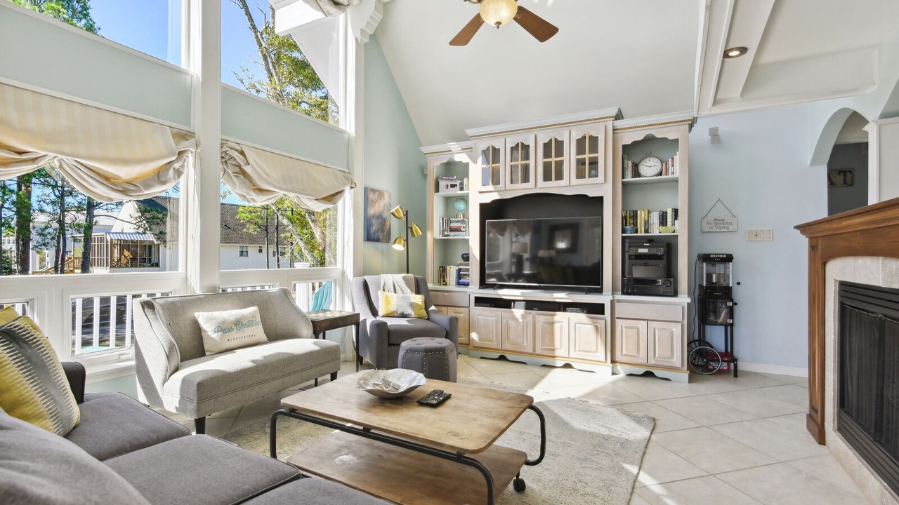 Photo of Livingroom in Henderson Point