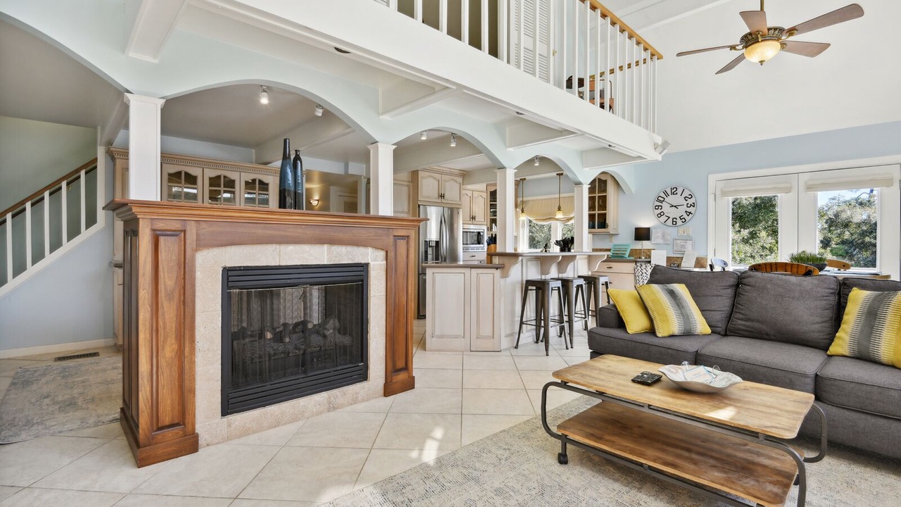 Photo of Livingroom in Henderson Point