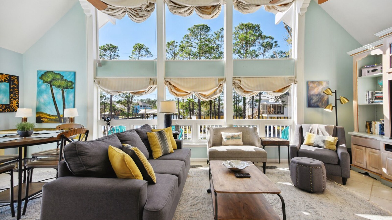Photo of Livingroom in Henderson Point