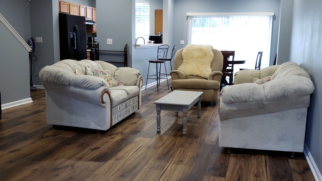 Photo of Livingroom in OakLeaf Plantation
