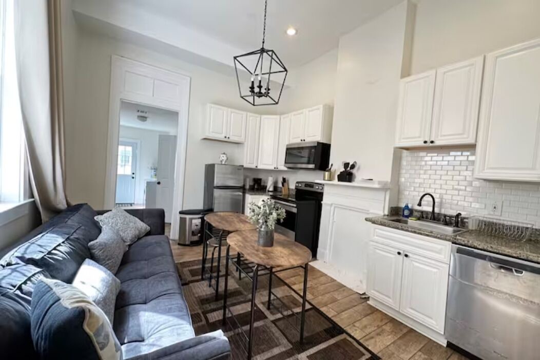 Photo of Livingroom in Mid-City