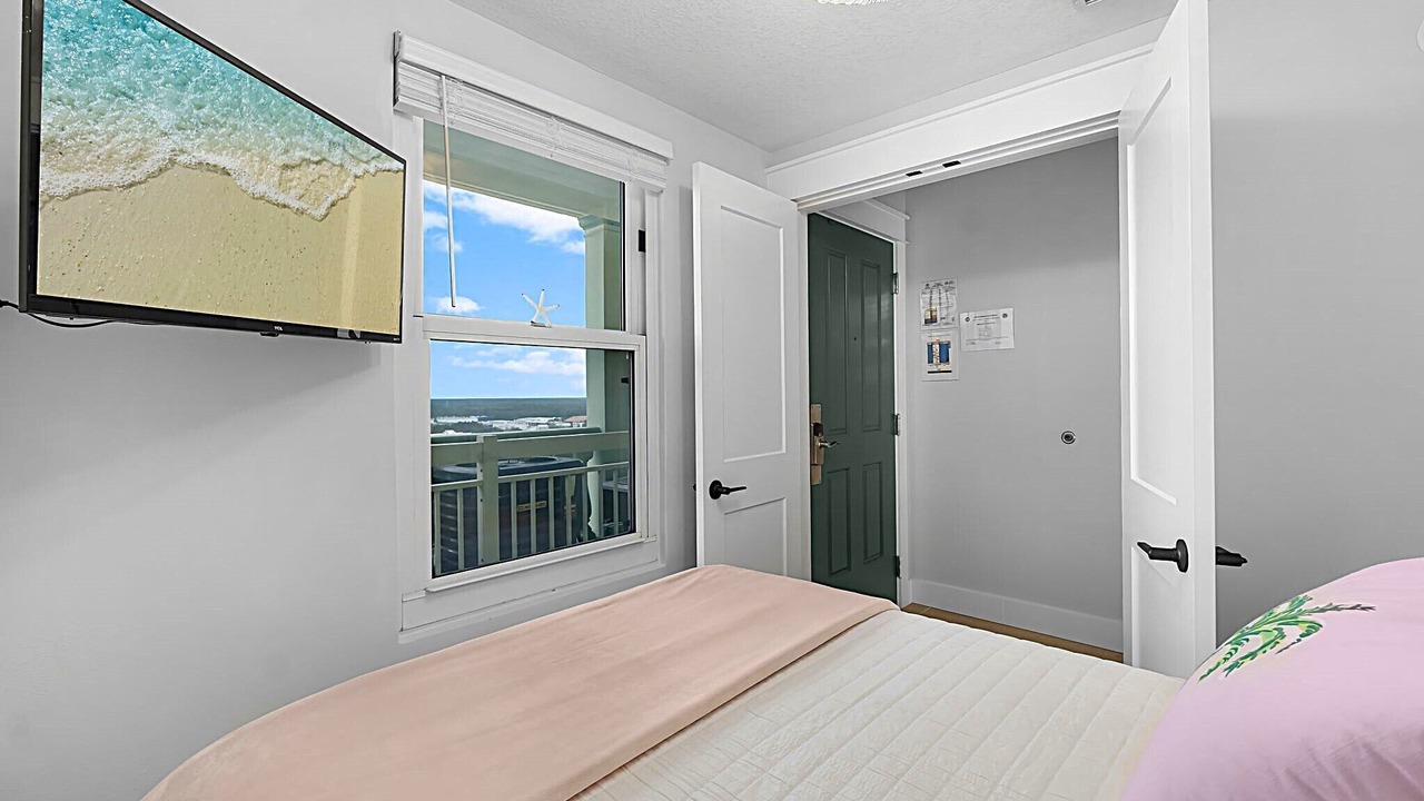 Photo of Bedroom in Miramar Beach