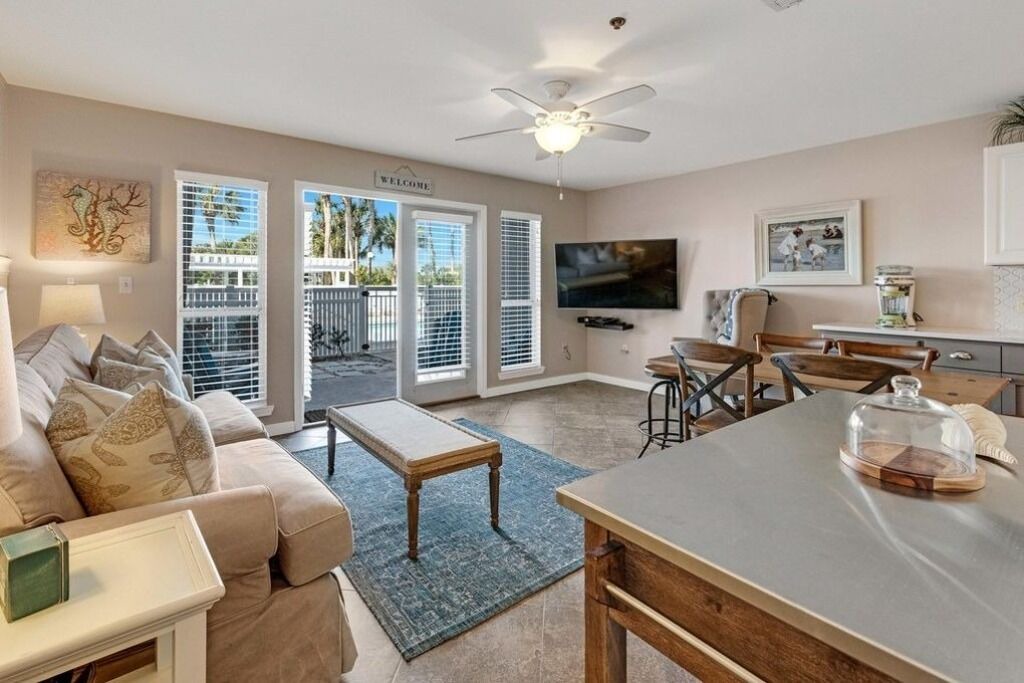 Photo of Livingroom in Gulf Place