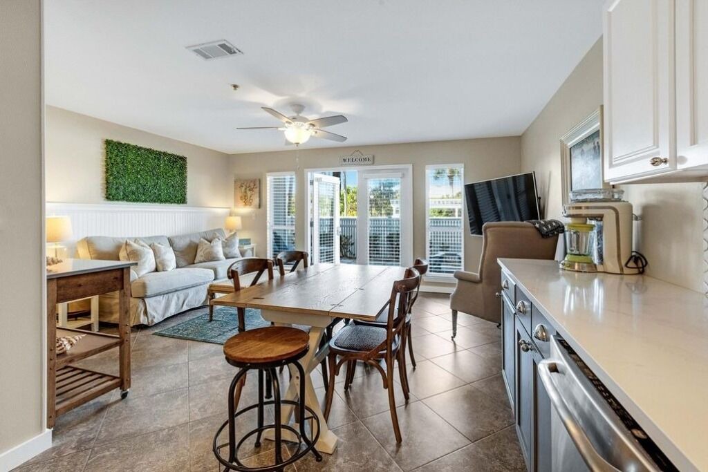 Photo of Livingroom in Gulf Place