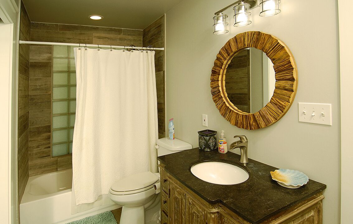 Photo of Bathroom in Lillian