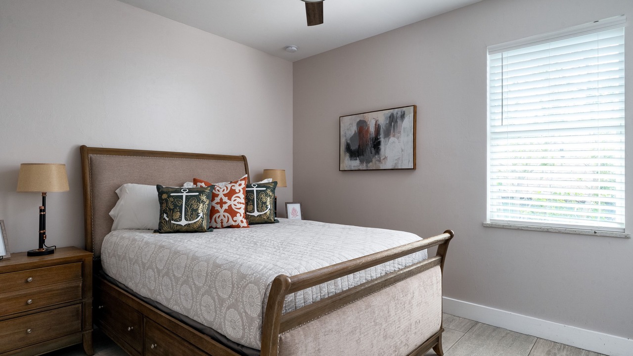Photo of Bedroom in Mid Island
