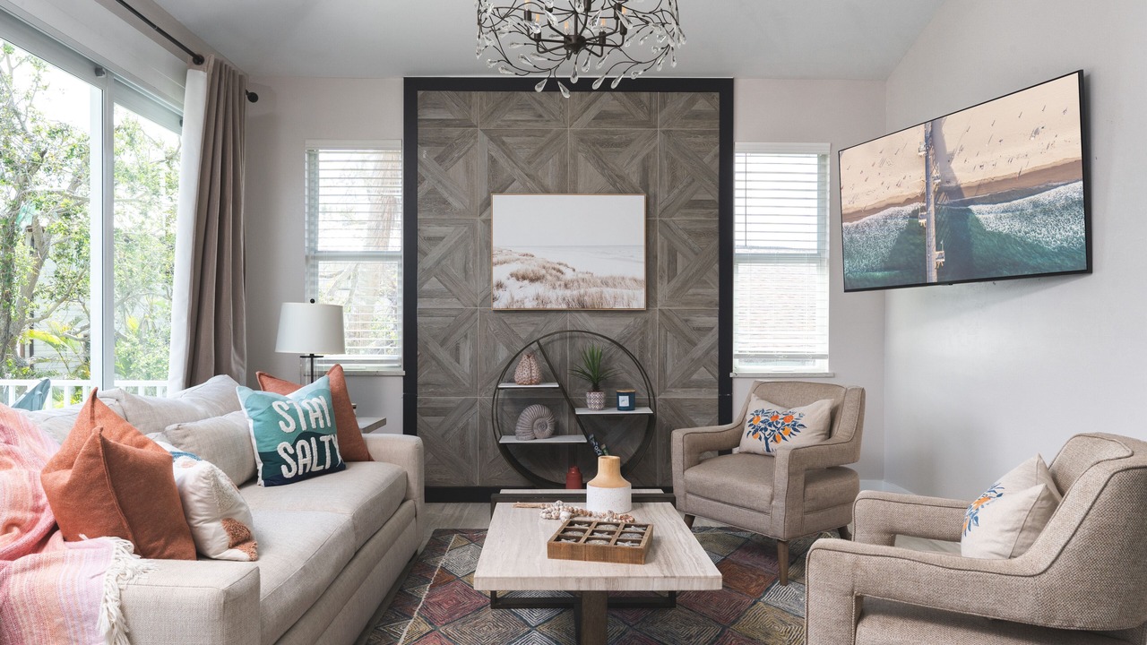 Photo of Livingroom in Mid Island
