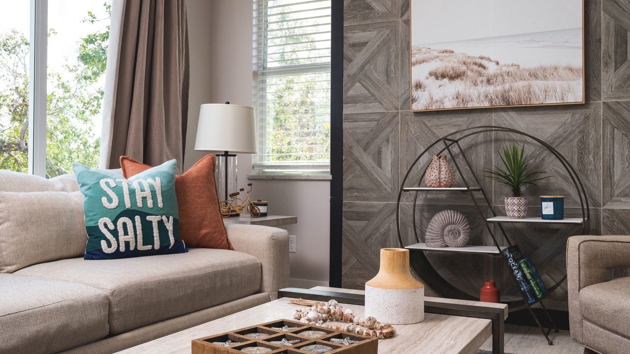 Photo of Livingroom in Mid Island