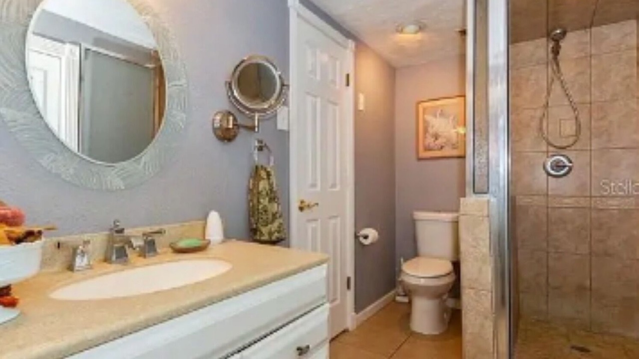 Photo of Bathroom in Aloha Gardens