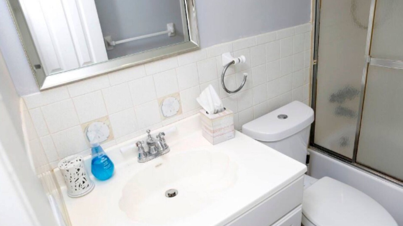 Photo of Bathroom in Aloha Gardens
