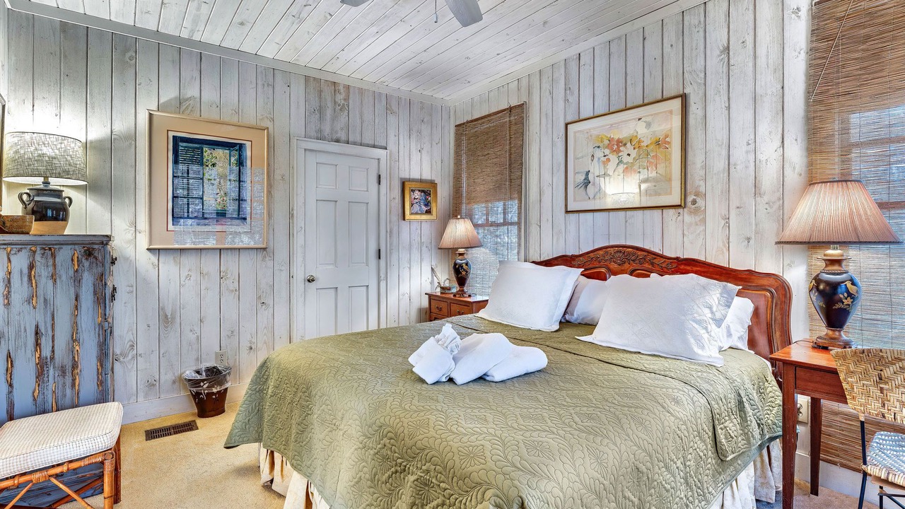 Photo of Bedroom in Eastpoint