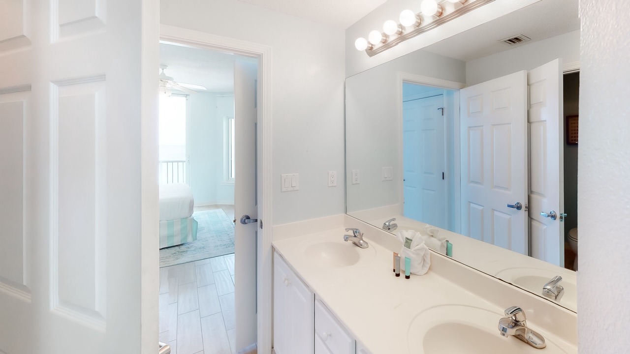 Photo of Bathroom in Navarre Beach