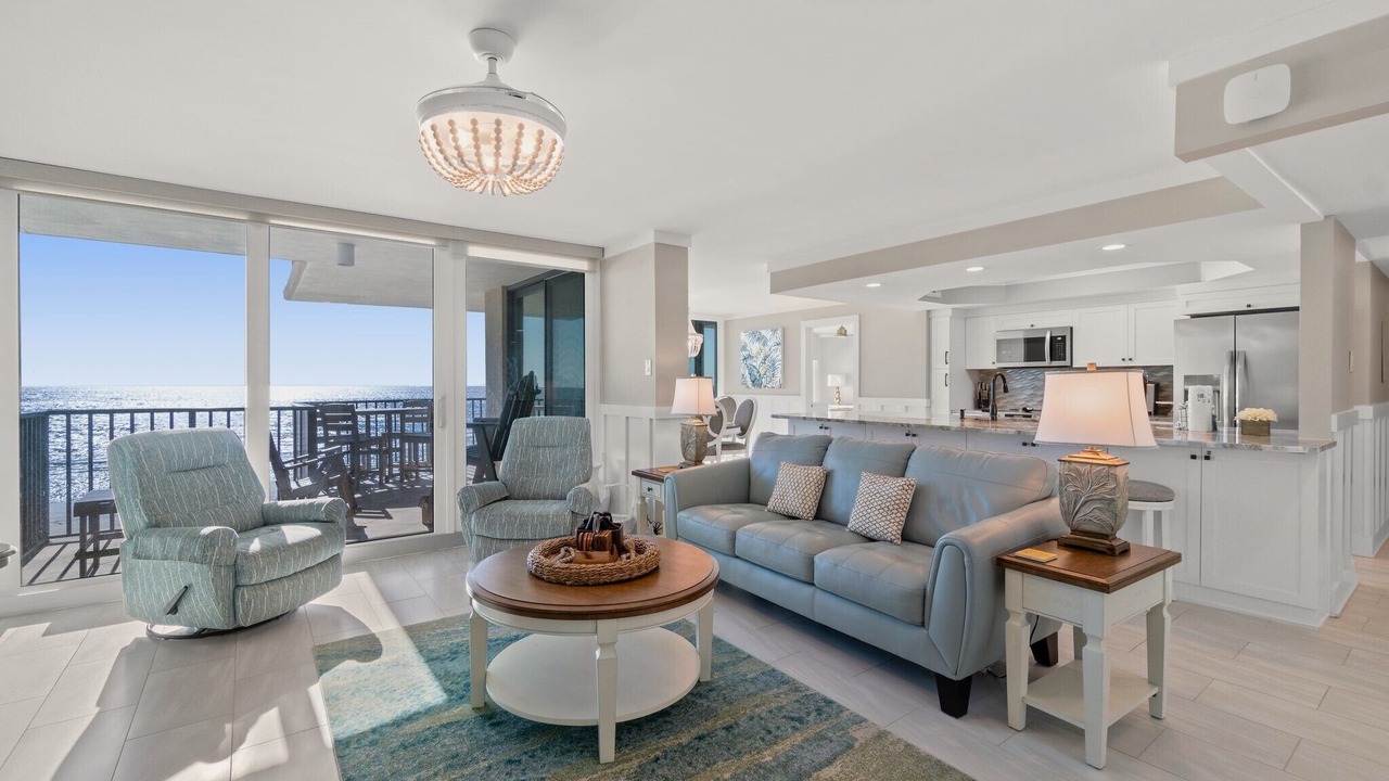 Photo of Livingroom in Crescent Beach