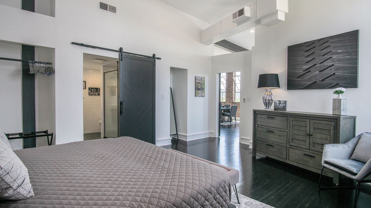 Photo of Bedroom in Central City