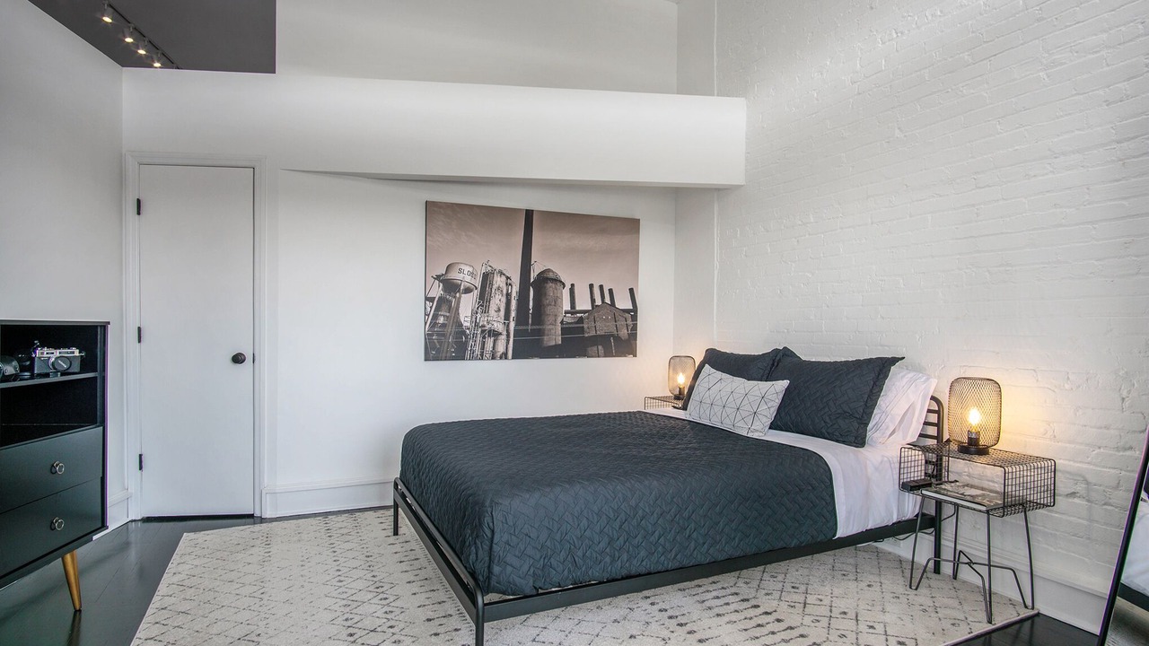 Photo of Bedroom in Central City