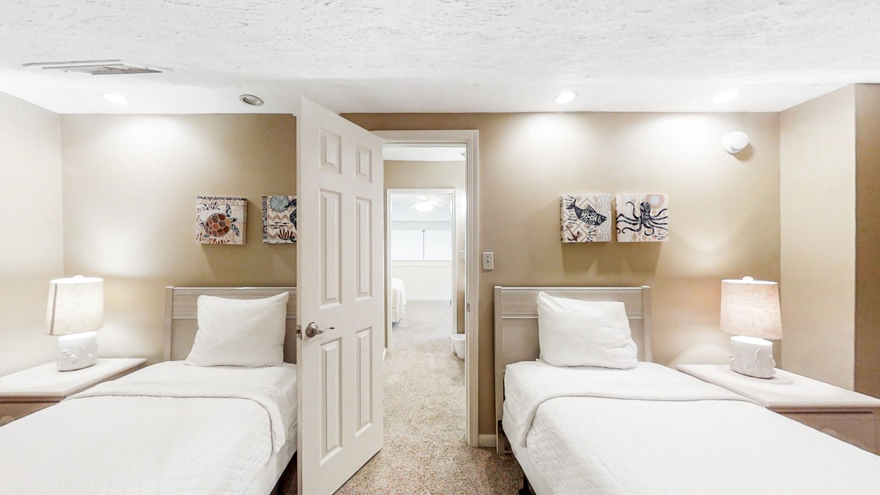 Photo of Bedroom in Crystal Beach