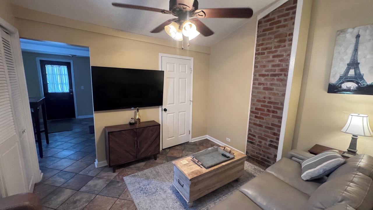 Photo of Livingroom in Irish Channel