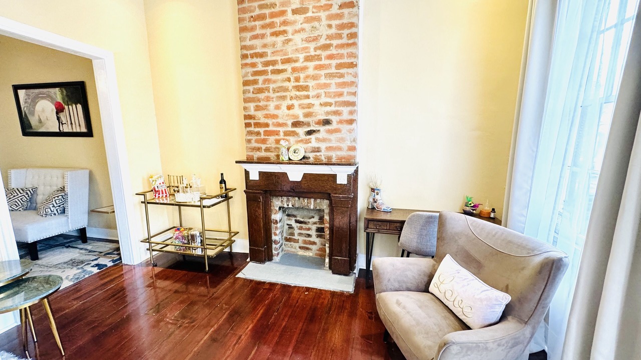 Photo of Livingroom in Irish Channel