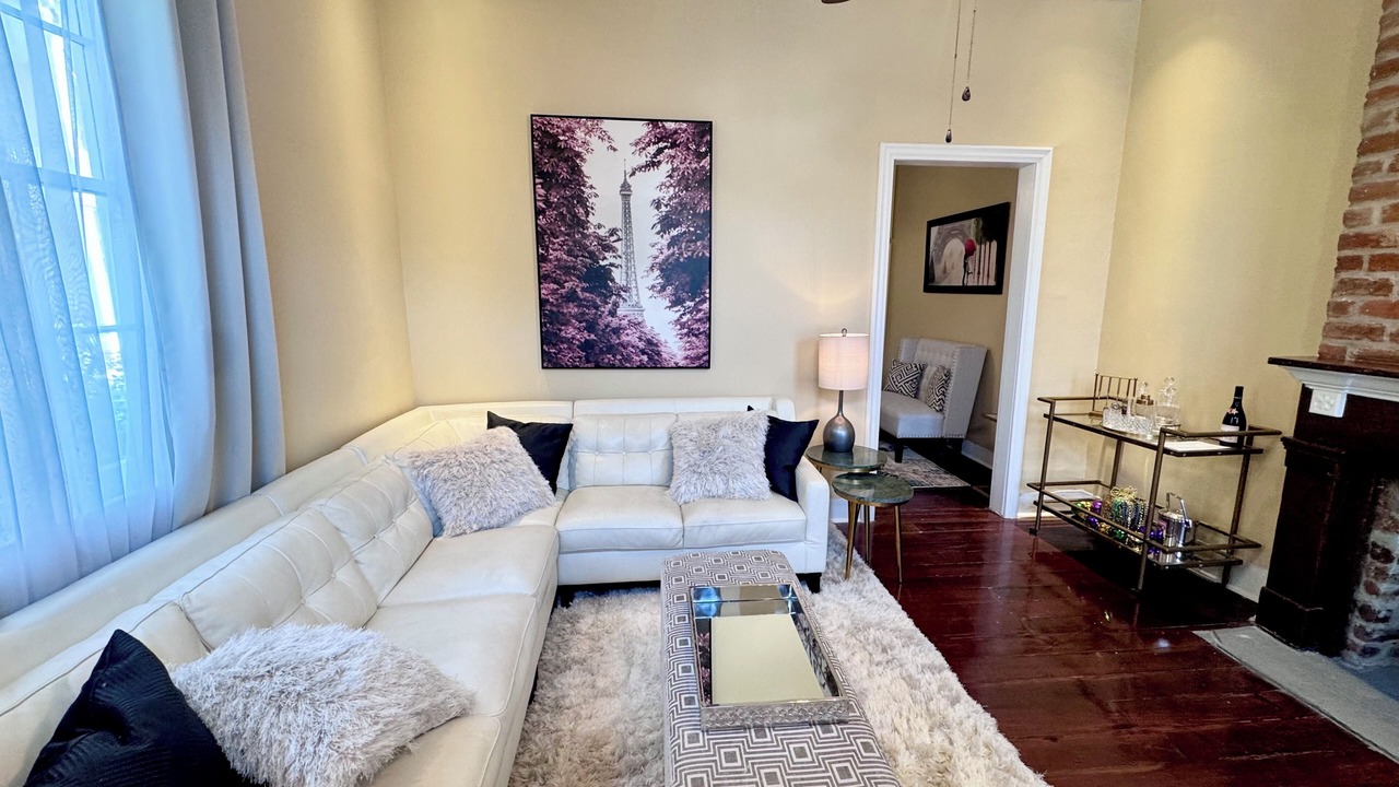 Photo of Livingroom in Irish Channel