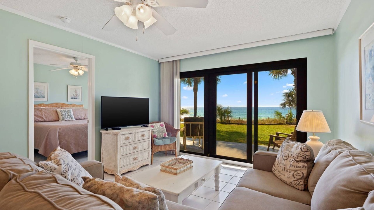 Photo of Livingroom in Lower Grand Lagoon