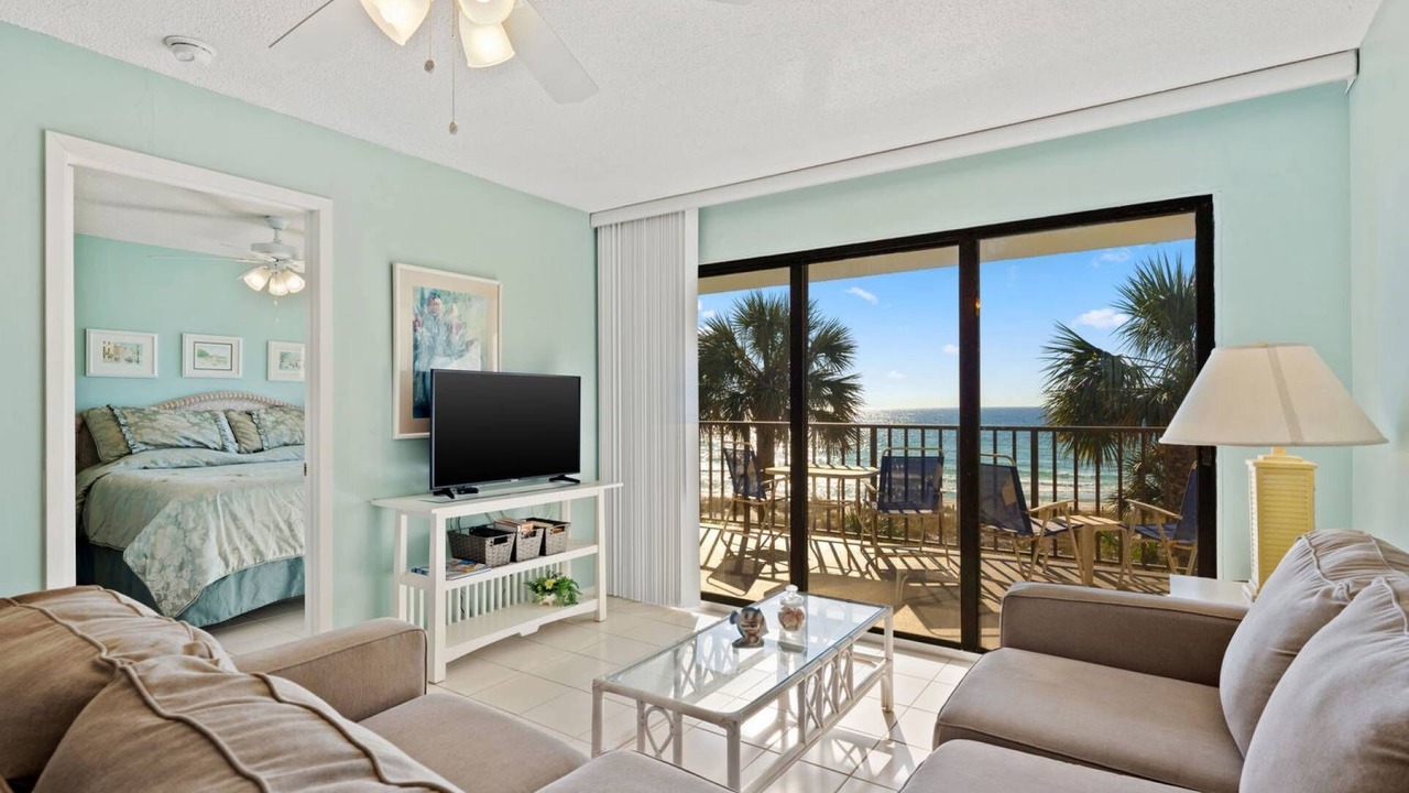 Photo of Livingroom in Lower Grand Lagoon