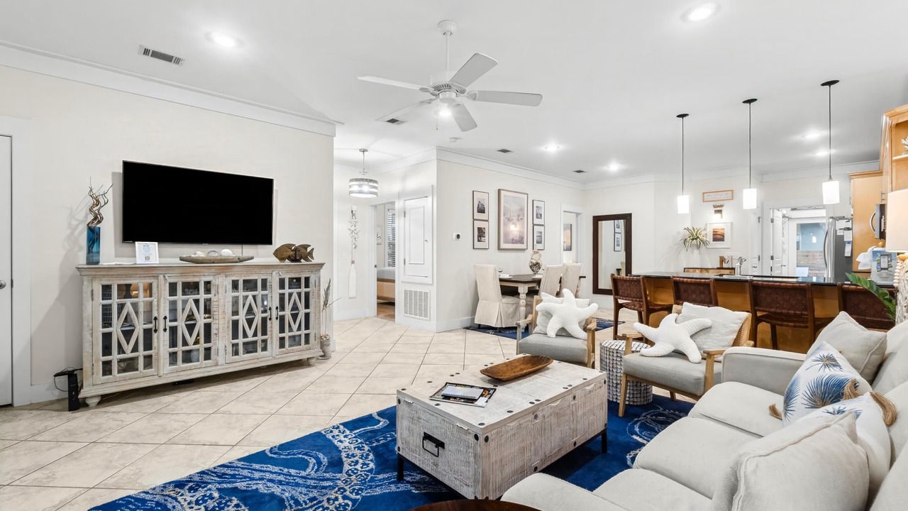 Photo of Livingroom in White's Gulfview
