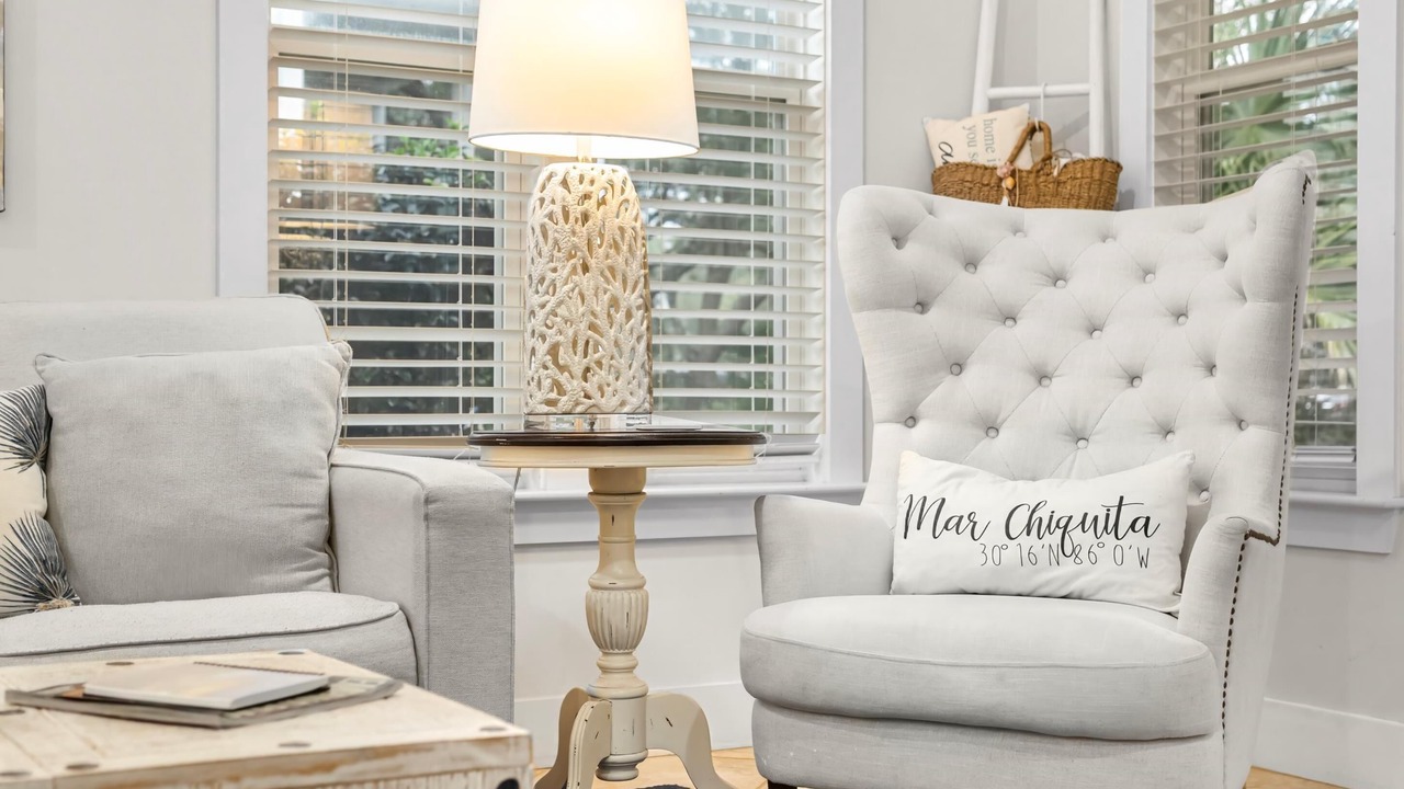 Photo of Livingroom in White's Gulfview
