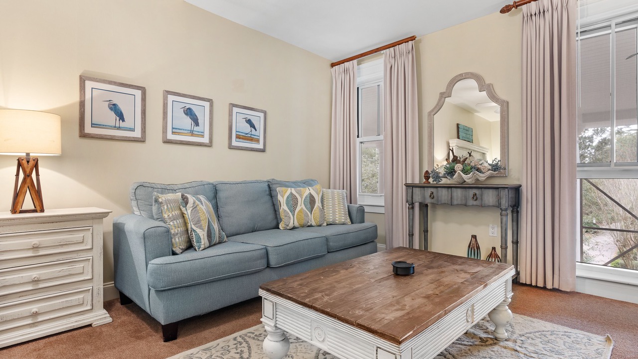 Photo of Livingroom in Baytowne Wharf