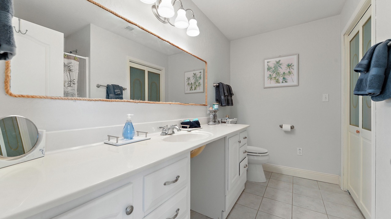 Photo of Bathroom in Shoreline Park
