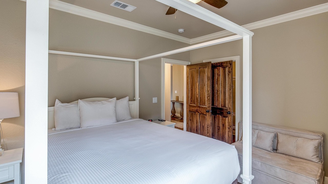 Photo of Bedroom in Villa Lago