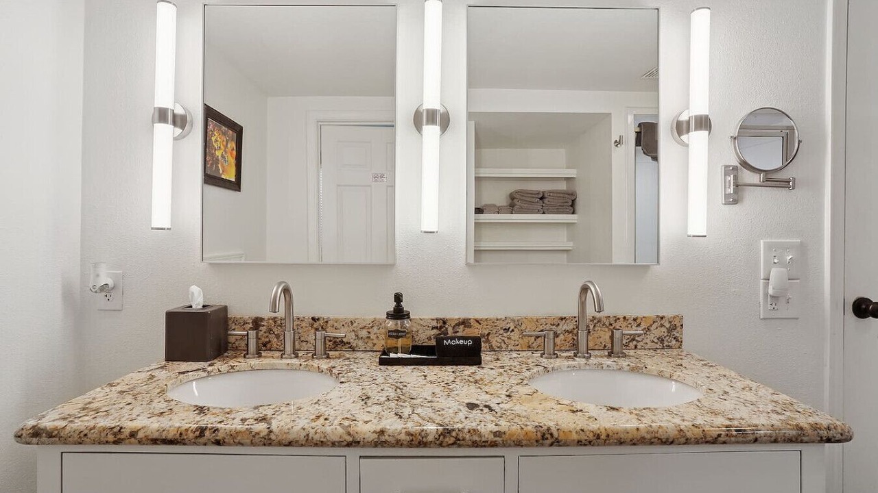 Photo of Bathroom in Tulane - Gravier