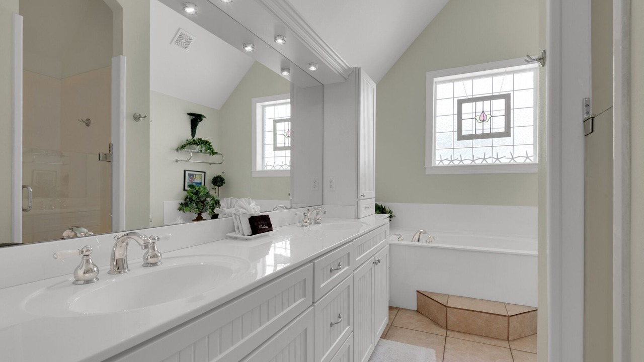 Photo of Bathroom in Clipper Cove