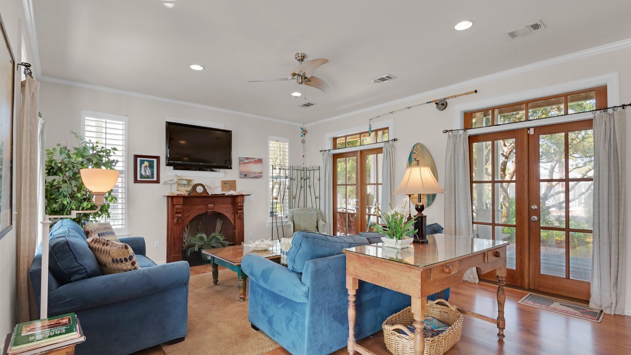 Photo of Livingroom in Clipper Cove