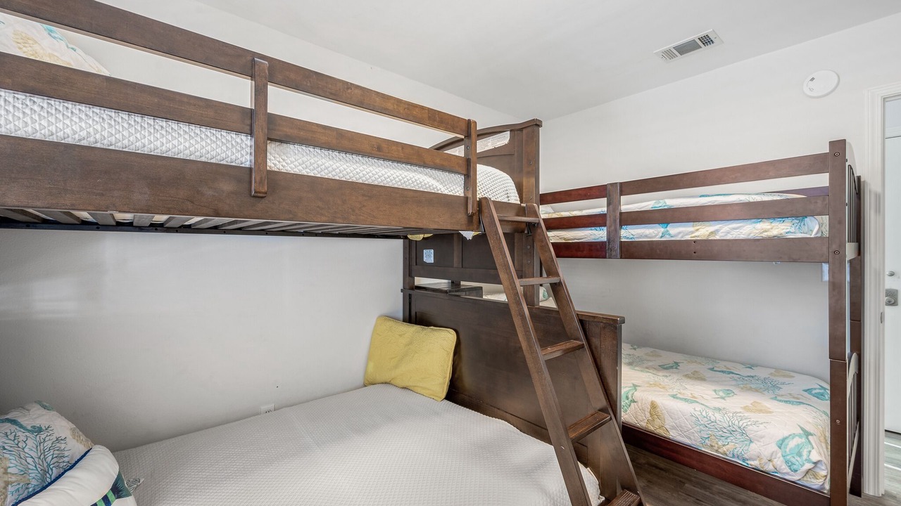 Photo of Bedroom in Clipper Cove