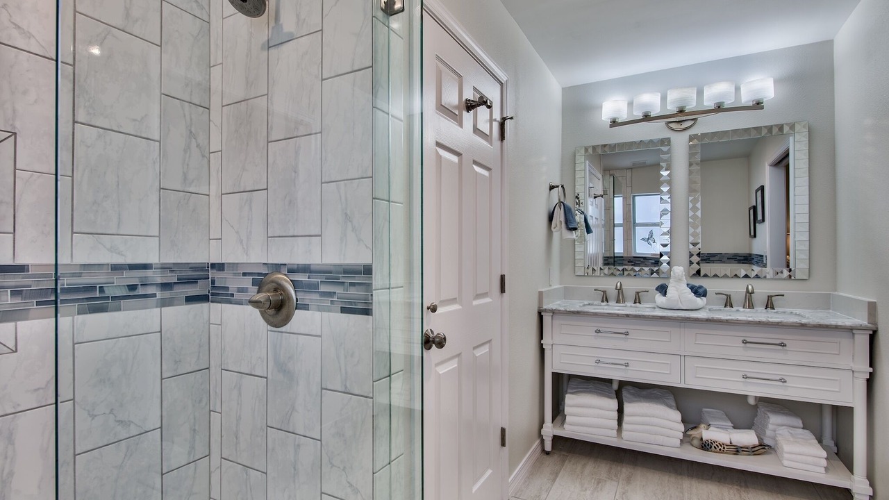 Photo of Bathroom in Clipper Cove